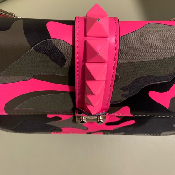 🔥VALENTINO CAMO BAG🔥 - Picture 7 of 13